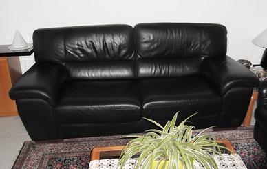 Divano tre posti in pelle nera L=220