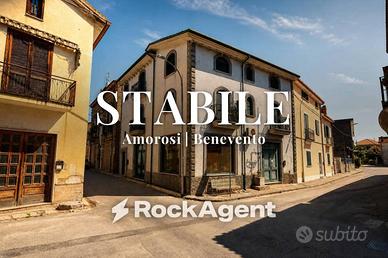 Palazzo / Stabile di 210 m² con 4 locali a Amorosi
