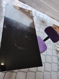 Scrivania con ripiani