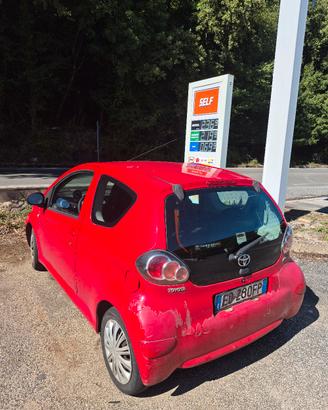 toyota aygo rossa
