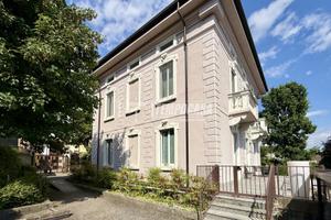 CENTRO STORICO: PORZIONE INDIPENDENTE CON GIARDINO