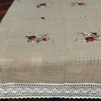 Tovaglia Misto Lino e Poliestere Ricamata con Pizz