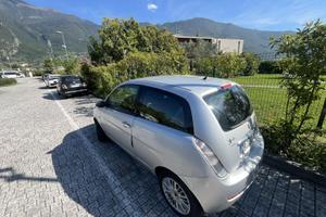 Lancia y