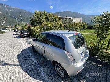 Lancia y