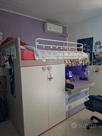 Cameretta con letto soppalco