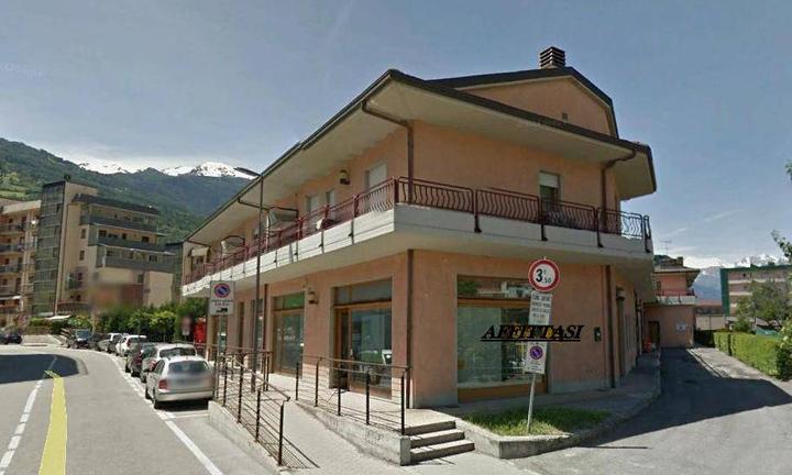 Negozio a Aosta, via Kaolack 18, 3 locali