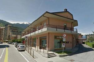 Negozio a Aosta, via Kaolack 18, 3 locali