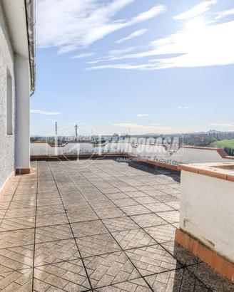 Casale indipendente con posizione panoramica