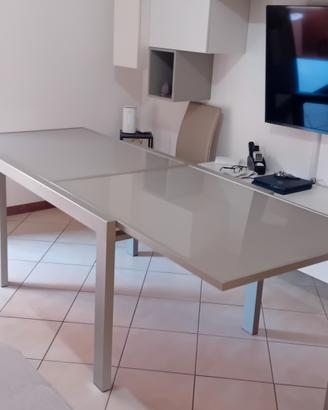 Tavolo di vetro allungabile