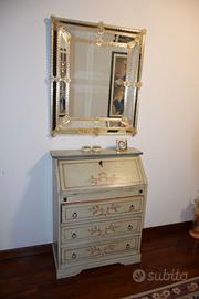 Vari mobili in stile.