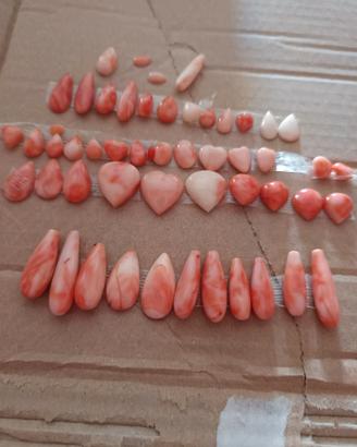 Lotto gocce e cabochon in corallo rosa naturale