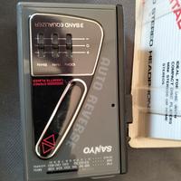 walkman Sanyo cassette e radio FM + cuffie vinta