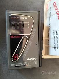 walkman Sanyo cassette e radio FM + cuffie vinta