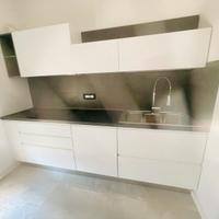 Cucina laccatacompresi elettrodomestici ad incasso