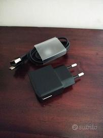 Caricabatterie originale Sony e cavo USB