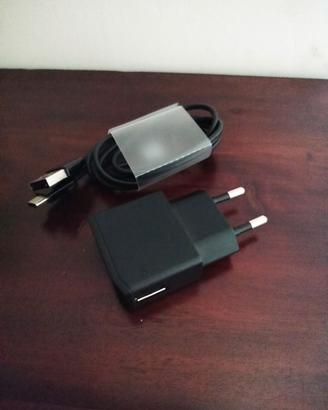 Caricabatterie originale Sony e cavo USB