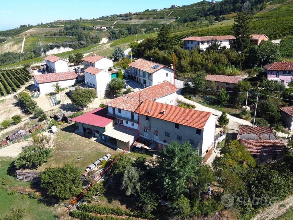 Rustico / Casale di 285 m² con più di 5 locali e b - Altro