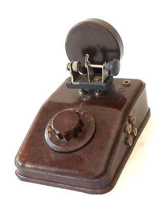 Radio a galena in bachelite