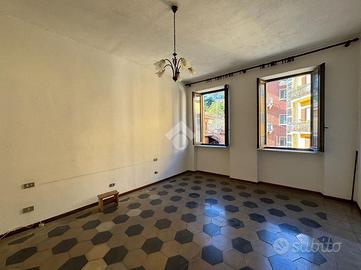 CASA SEMINDIPENDENTE A OLEGGIO