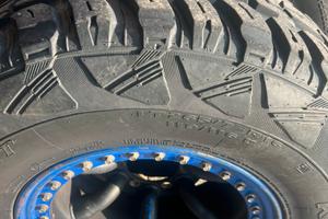 Gomme e cerchioni usati per fuoristrada