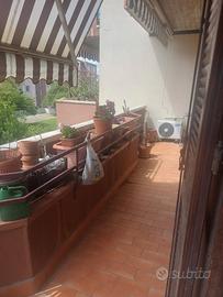 Trilocale con balcone gessate