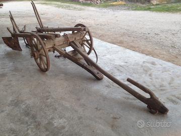 Aratri antichi in legno e ferro, gruppo completo