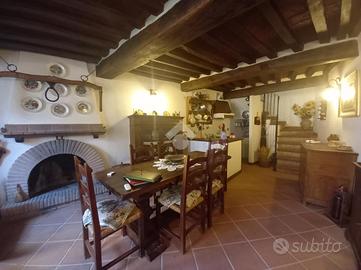 CASA SEMINDIPENDENTE A MONTECASTRILLI