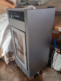 stufa a pellet Thermorossi con piano induzione