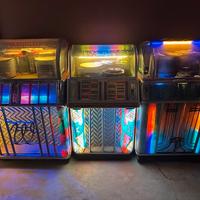 Tre Juke box anni 50