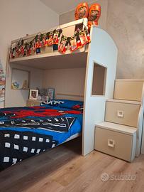 Cameretta con letto a soppalco e pedana contenitor