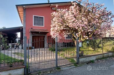 BIFAMILIARE A LANDRIANO