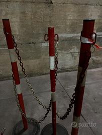 paletti di delimitazione rosso bianchi 