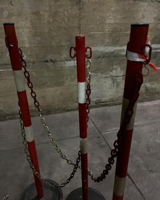 paletti di delimitazione rosso bianchi 