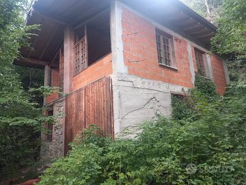 Casa sul lago 14 ettari