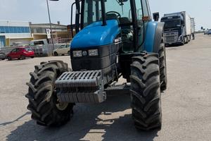 Trattore agricolo Newholland T 130