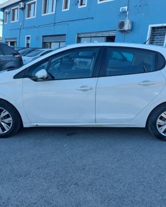 PEUGEOT 208 1.2 e-VTi 82CV