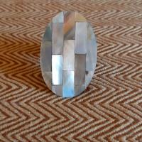 Anello etnico in madreperla