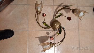 Lampadario dorato con vetro