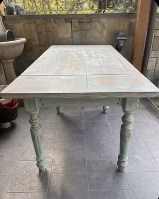 Tavolo allingabile in legno con gambe tornite