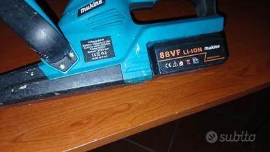 Tagliasiepe a batteria