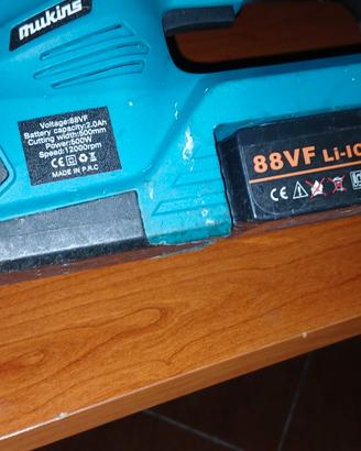 Tagliasiepe a batteria