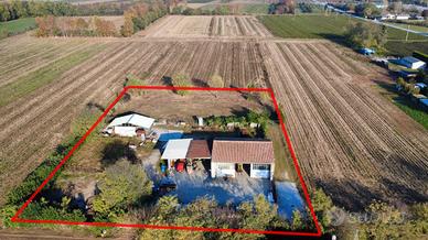 Deposito in zona agricola