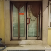 Locale commerciale con deposito