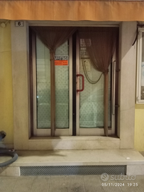 Locale commerciale con deposito