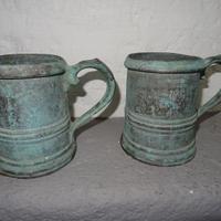 Antichi boccali in metallo