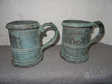 Antichi boccali in metallo