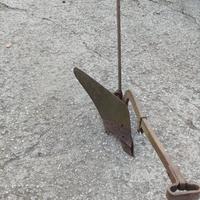 aratro d'epoca per giardini 