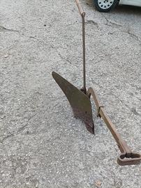 aratro d'epoca per giardini 