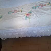 coperte di lino, uncinetto,ricamate. Artigianato.