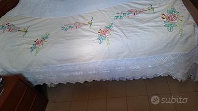 coperte di lino, uncinetto,ricamate. Artigianato.